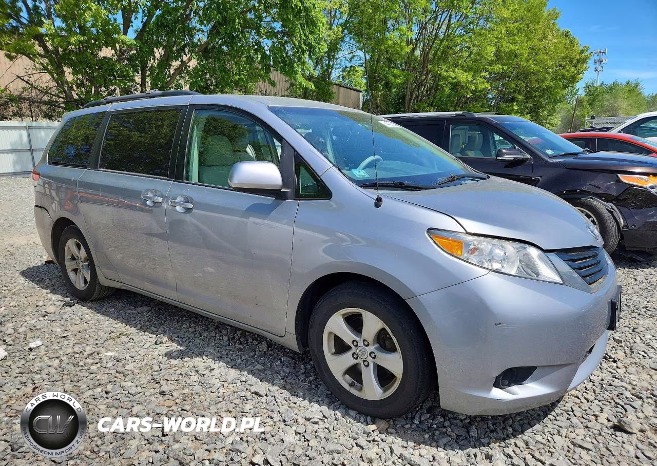 2012 Toyota Sienna Le VIN:5TDKK3DC7CS276847 - 4
