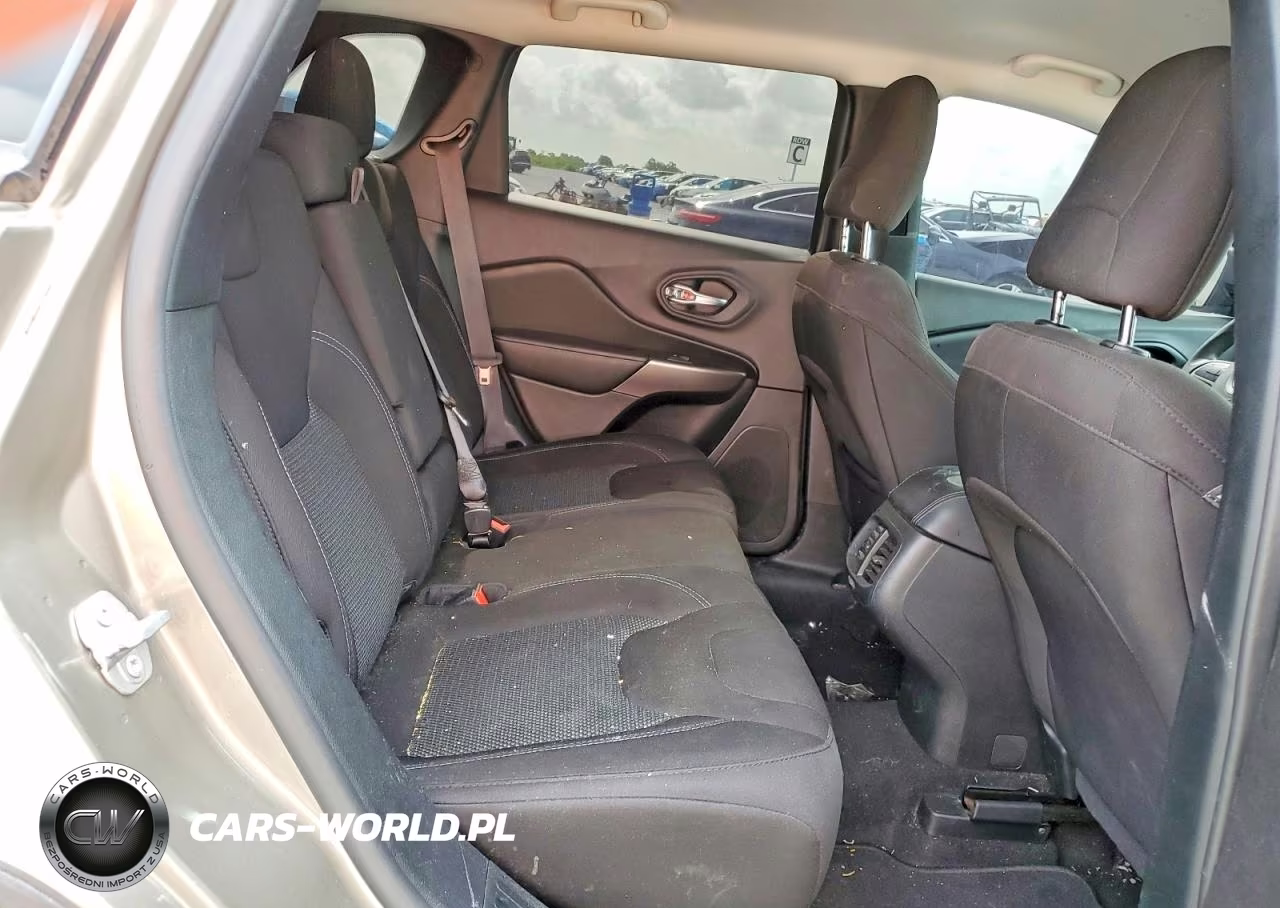 2020 Jeep Cherokee Latitude VIN:1C4PJMCB4LD645666 - 11