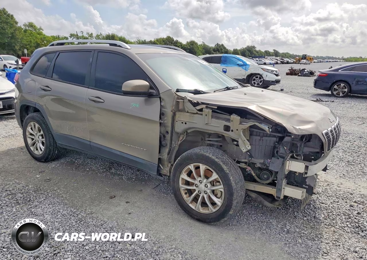 2020 Jeep Cherokee Latitude VIN:1C4PJMCB4LD645666 - 4