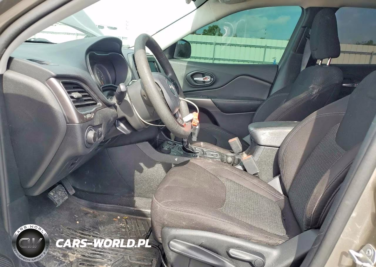 2020 Jeep Cherokee Latitude VIN:1C4PJMCB4LD645666 - 7