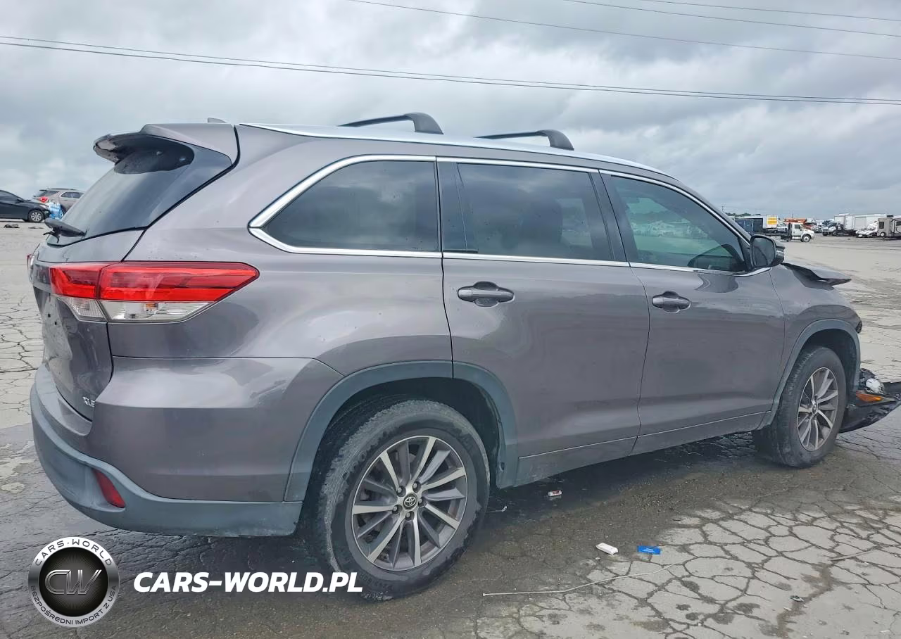 2018 Toyota Highlander Xle VIN:5TDKZRFH0JS532752 - 3