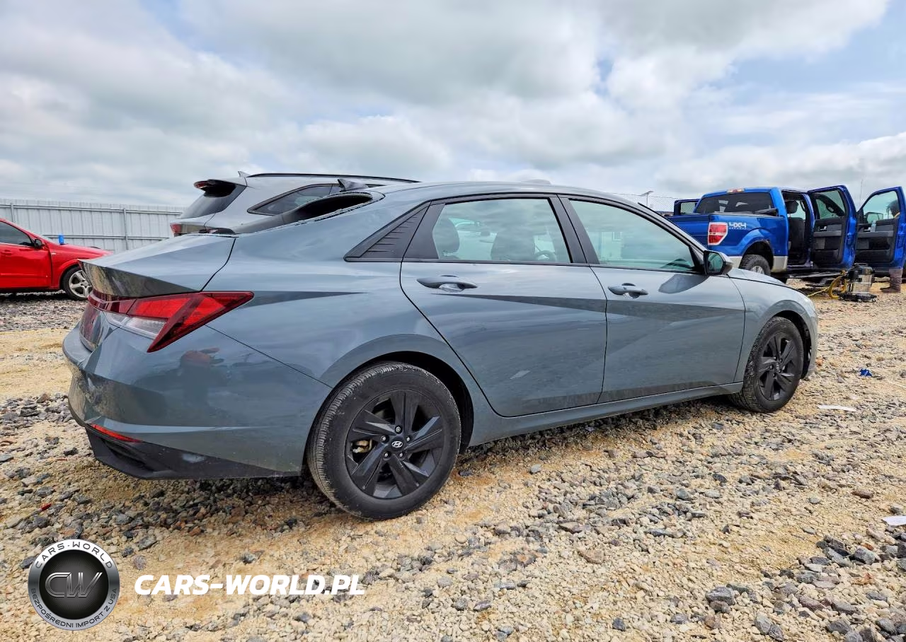 2022 Hyundai Elantra Sel VIN:KMHLM4AG4NU285107 - 3