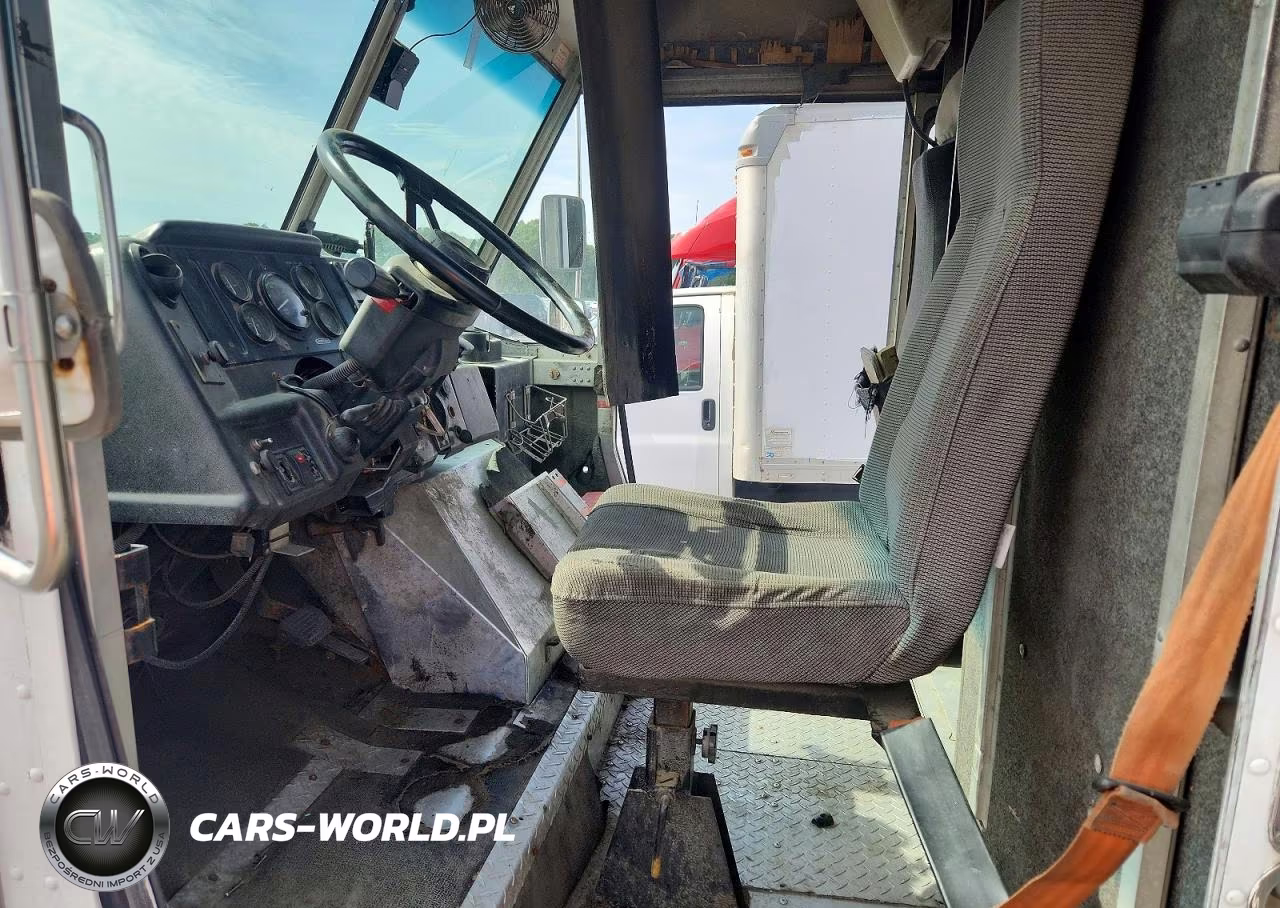 1998 Freightliner Mt45 Chassis Delivery Truck VIN:4UZA4FFD0WC912247 - 7