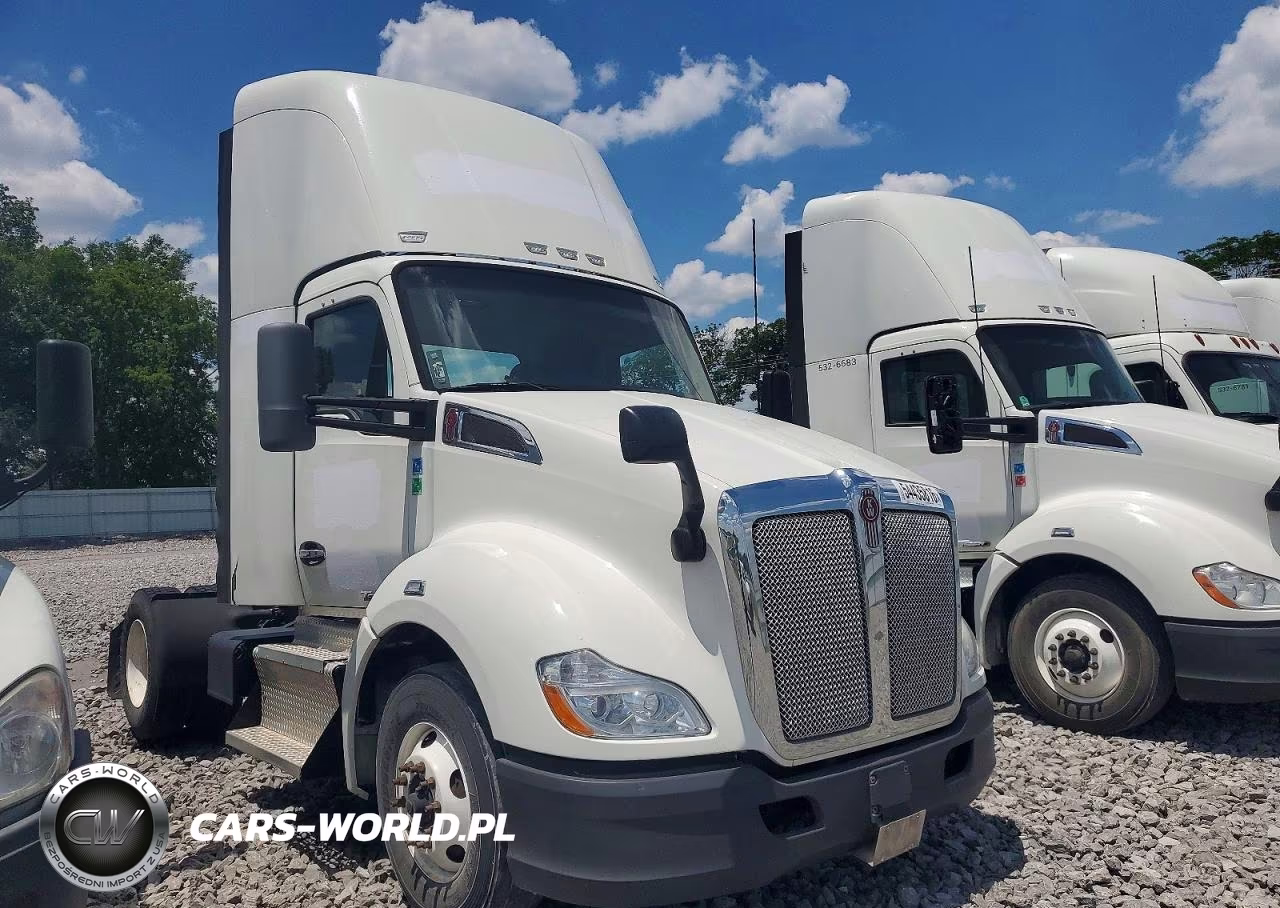 2017 Kenworth T680 Semi Truck