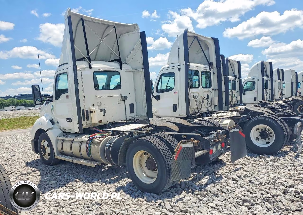 2017 Kenworth T680 Semi Truck VIN:1XKYAP8X0HJ171657 - 3
