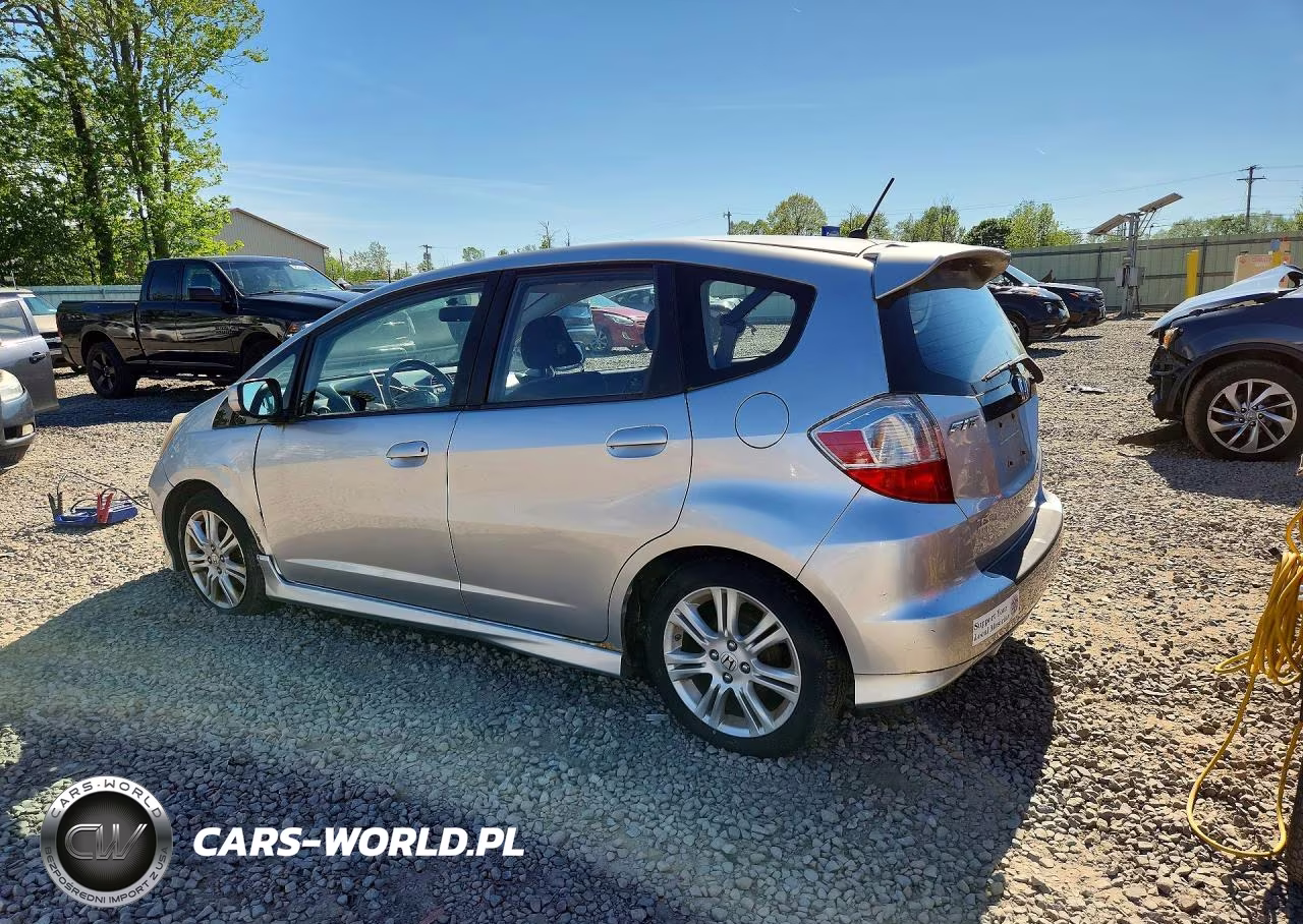 2011 Honda Fit Sport VIN:JHMGE8H51BS002165 - 2