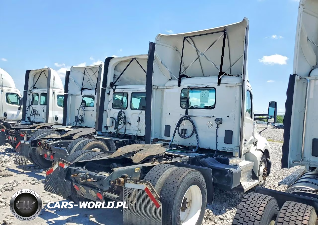 2017 Kenworth T680 Semi Truck VIN:1XKYAP8X5HJ171668 - 4