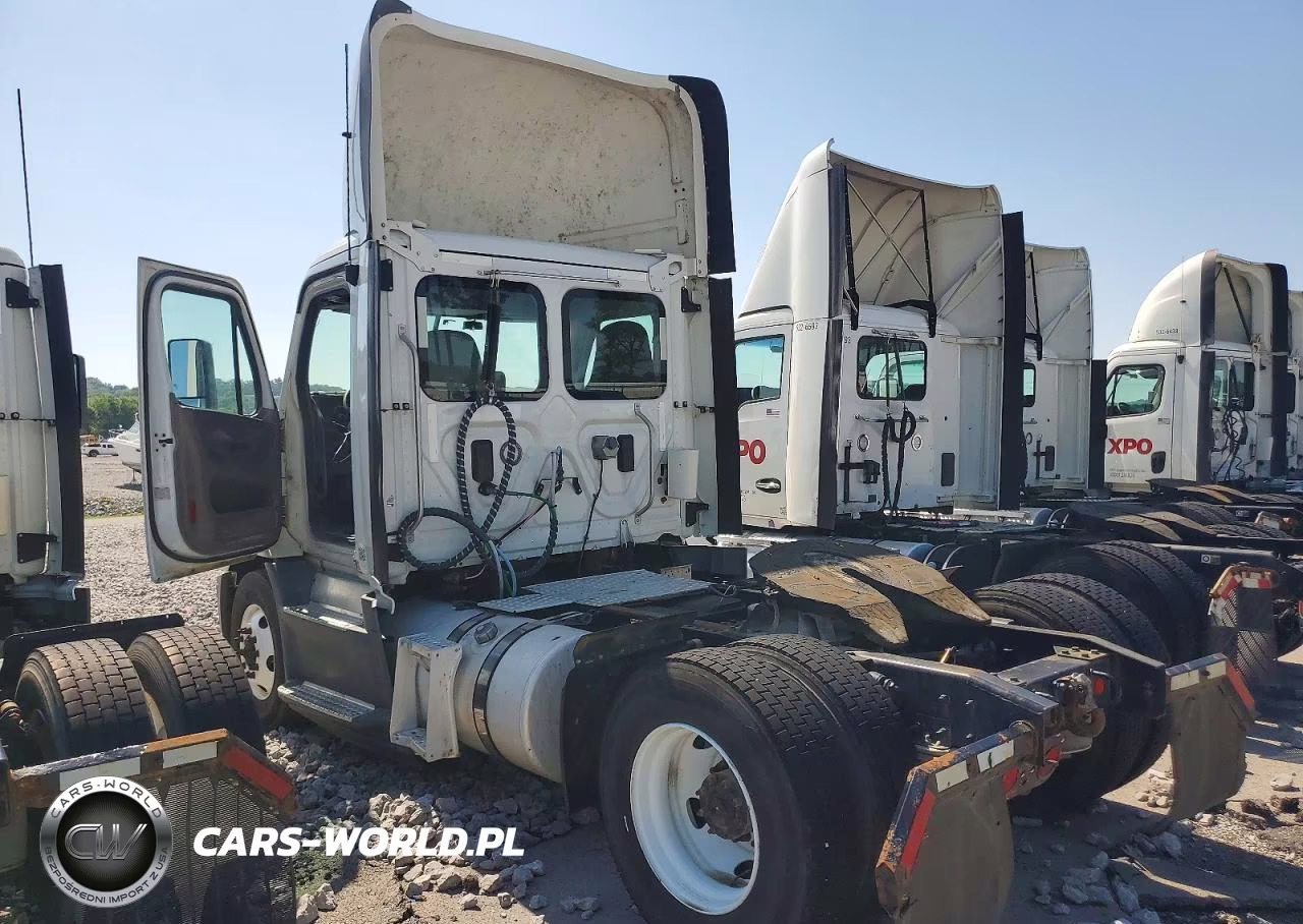 2017 Freightliner Cascadia 113 Semi Truck VIN:3AKBGADVXHSJD0578 - 4