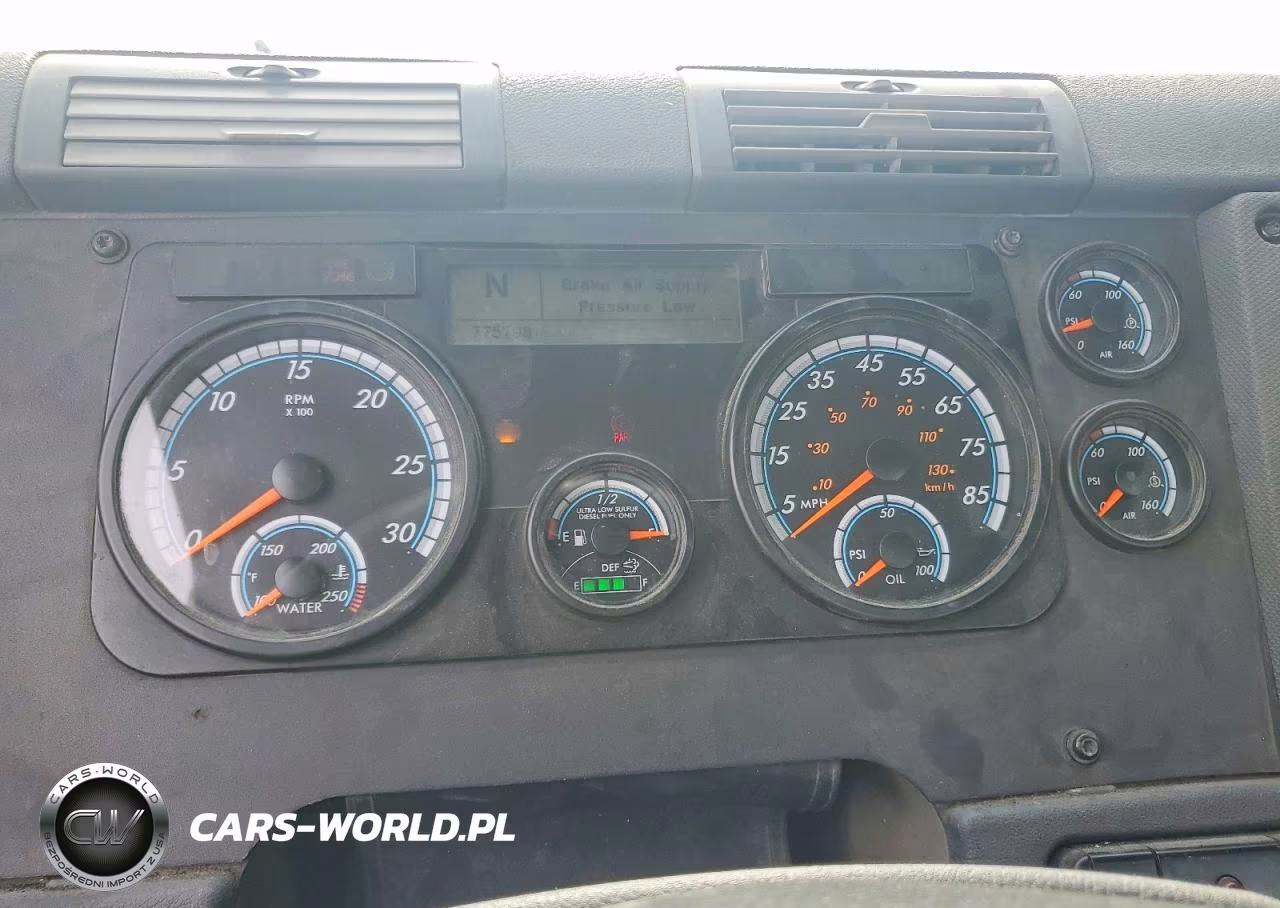 2017 Freightliner Cascadia 113 Semi Truck VIN:3AKBGADVXHSJD0578 - 8