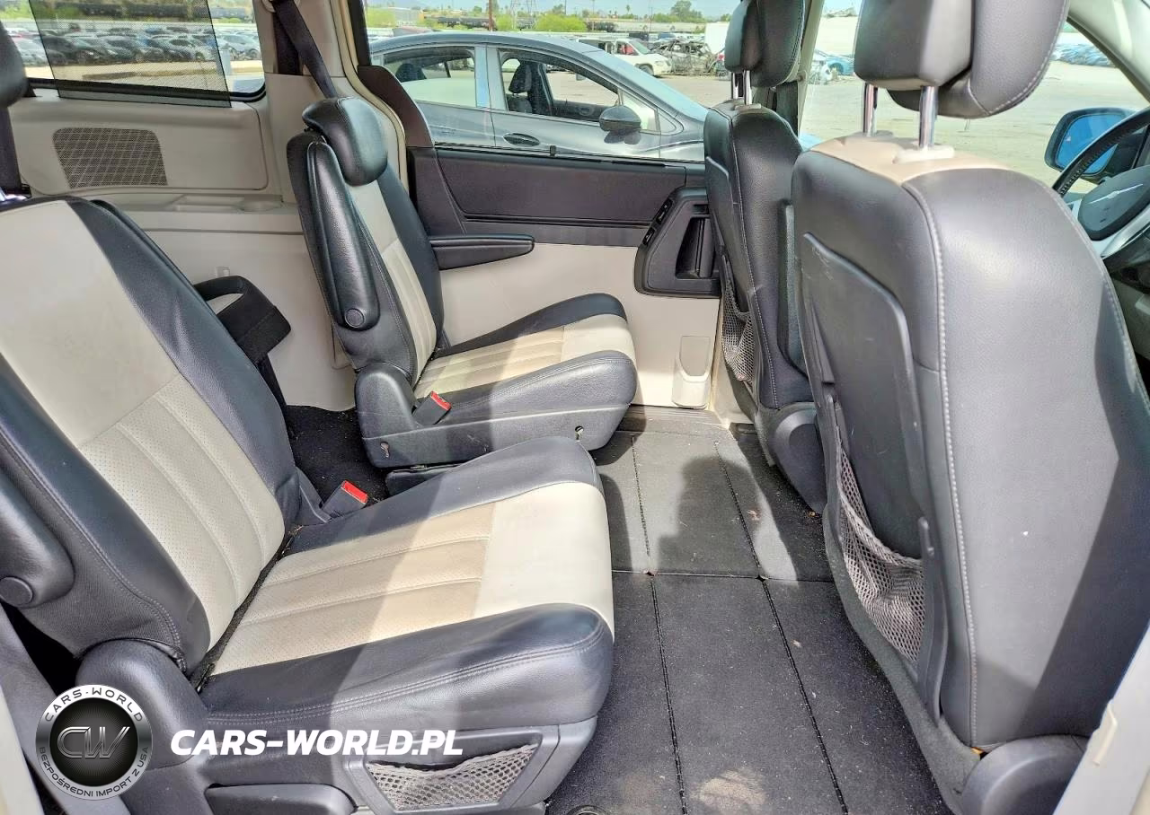 2010 Chrysler Town & Country Touring VIN:2A4RR5DX0AR290906 - 10