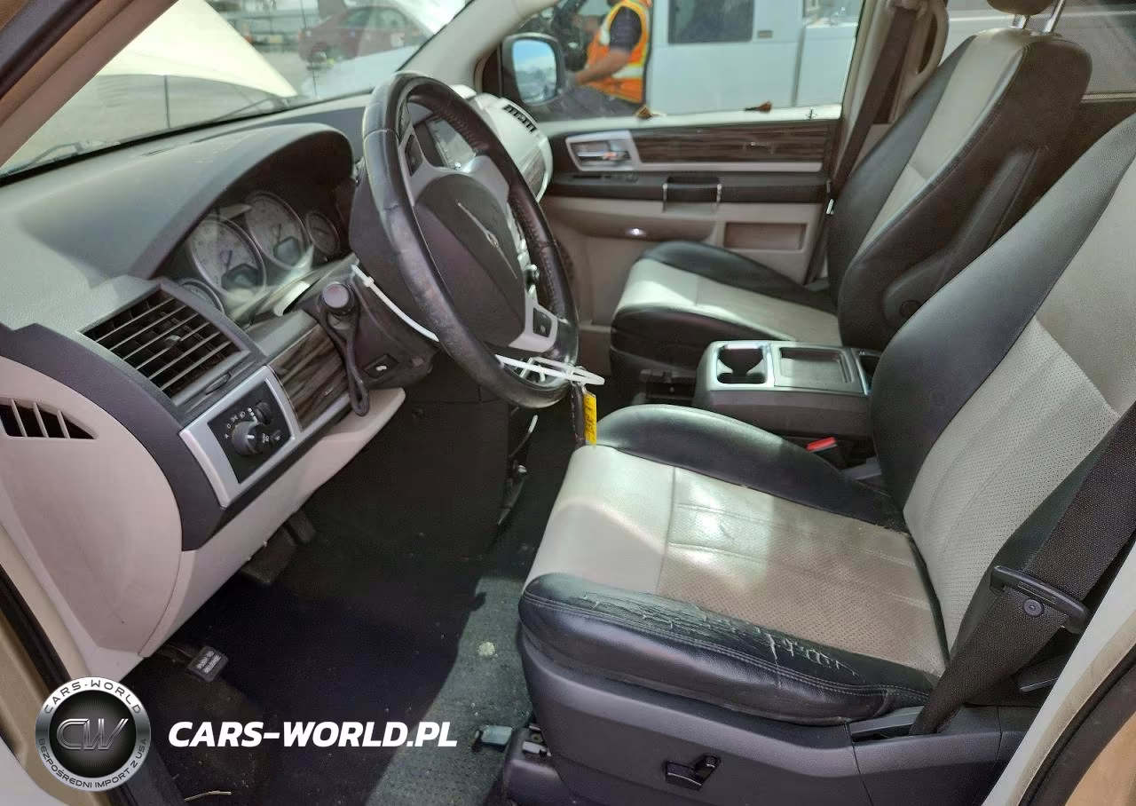 2010 Chrysler Town & Country Touring VIN:2A4RR5DX0AR290906 - 7