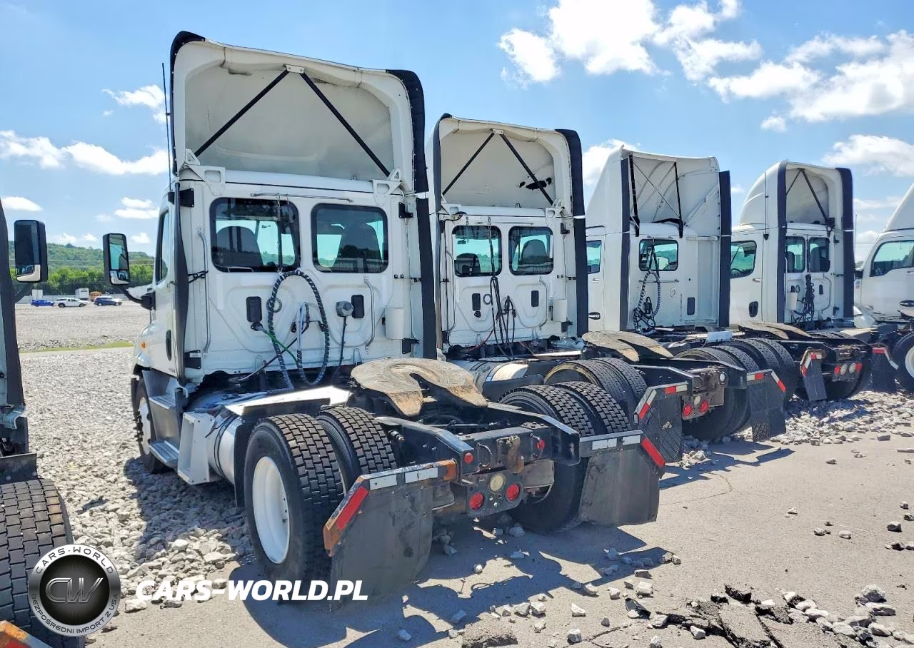 2017 Freightliner Cascadia 113 Semi Truck VIN:3AKBGADVXHSJD0645 - 3