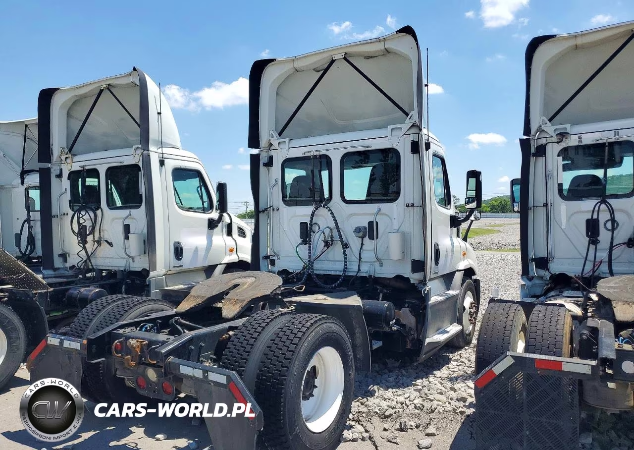 2017 Freightliner Cascadia 113 Semi Truck VIN:3AKBGADVXHSJD0645 - 4