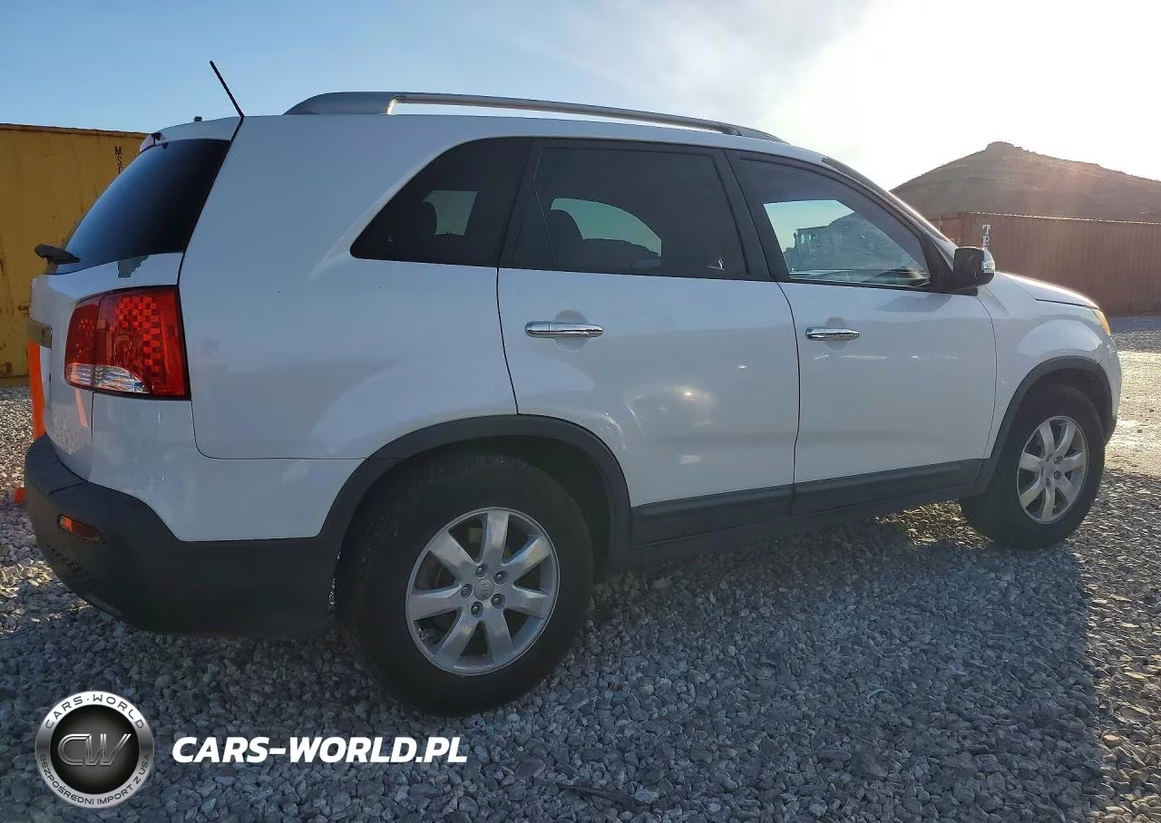 2013 Kia Sorento Lx VIN:5XYKT3A65DG337655 - 3