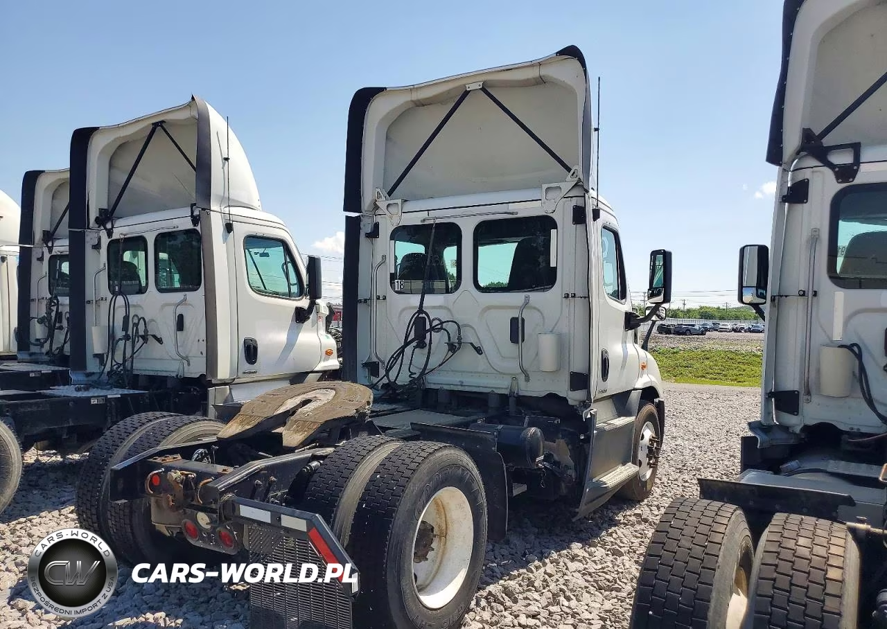 2017 Freightliner Cascadia 113 Semi Truck VIN:3AKBGADV3HSJD0535 - 3