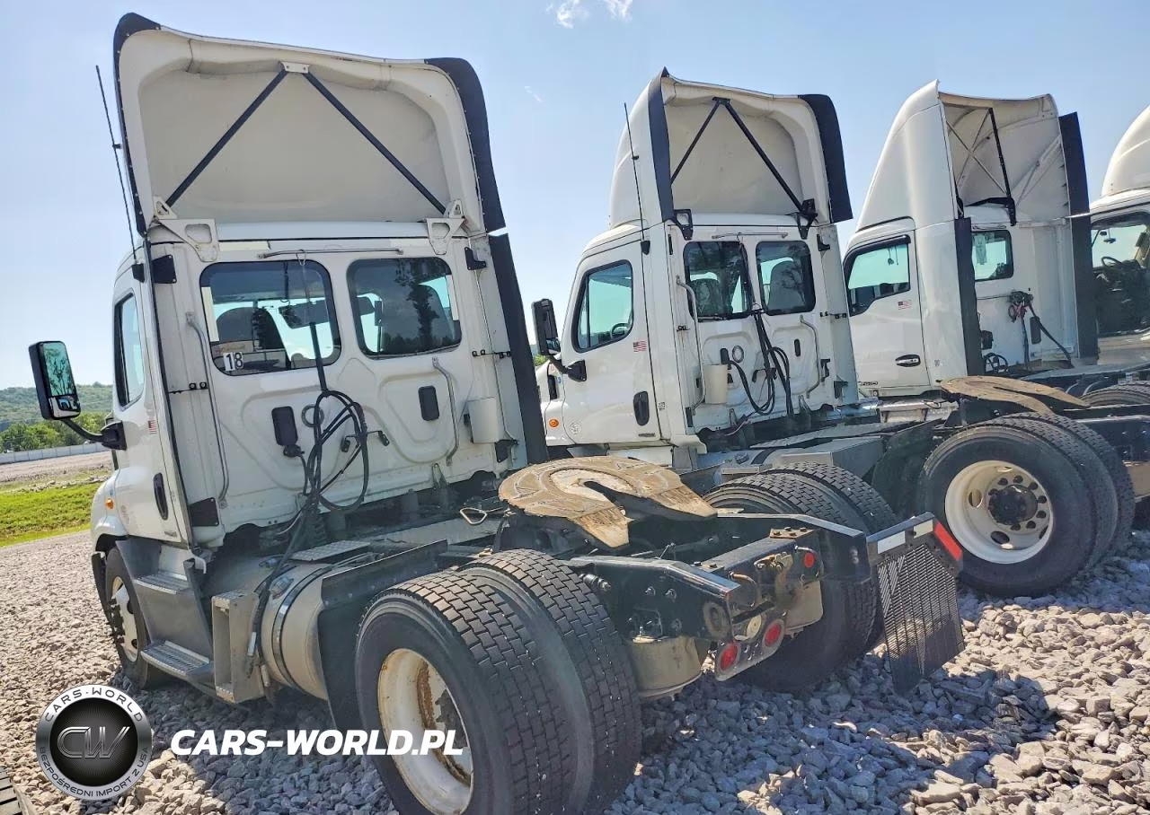 2017 Freightliner Cascadia 113 Semi Truck VIN:3AKBGADV3HSJD0535 - 4