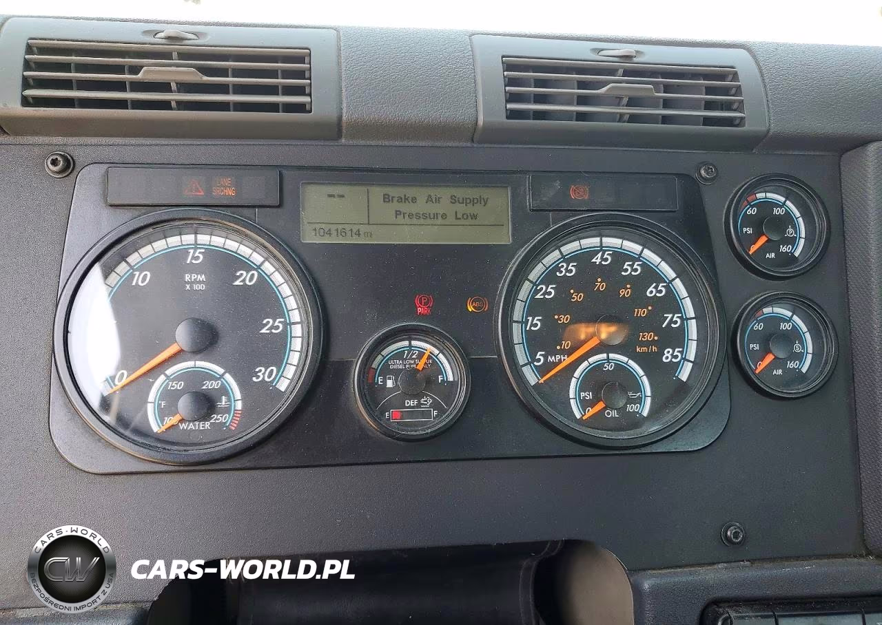 2017 Freightliner Cascadia 113 Semi Truck VIN:3AKBGADV3HSJD0535 - 8