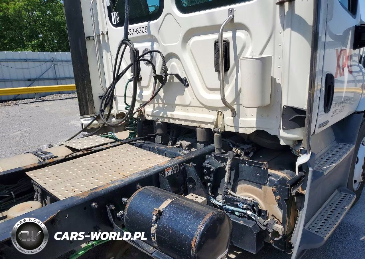 2017 Freightliner Cascadia 113 Semi Truck VIN:3AKBGADV3HSJD0535 - 9