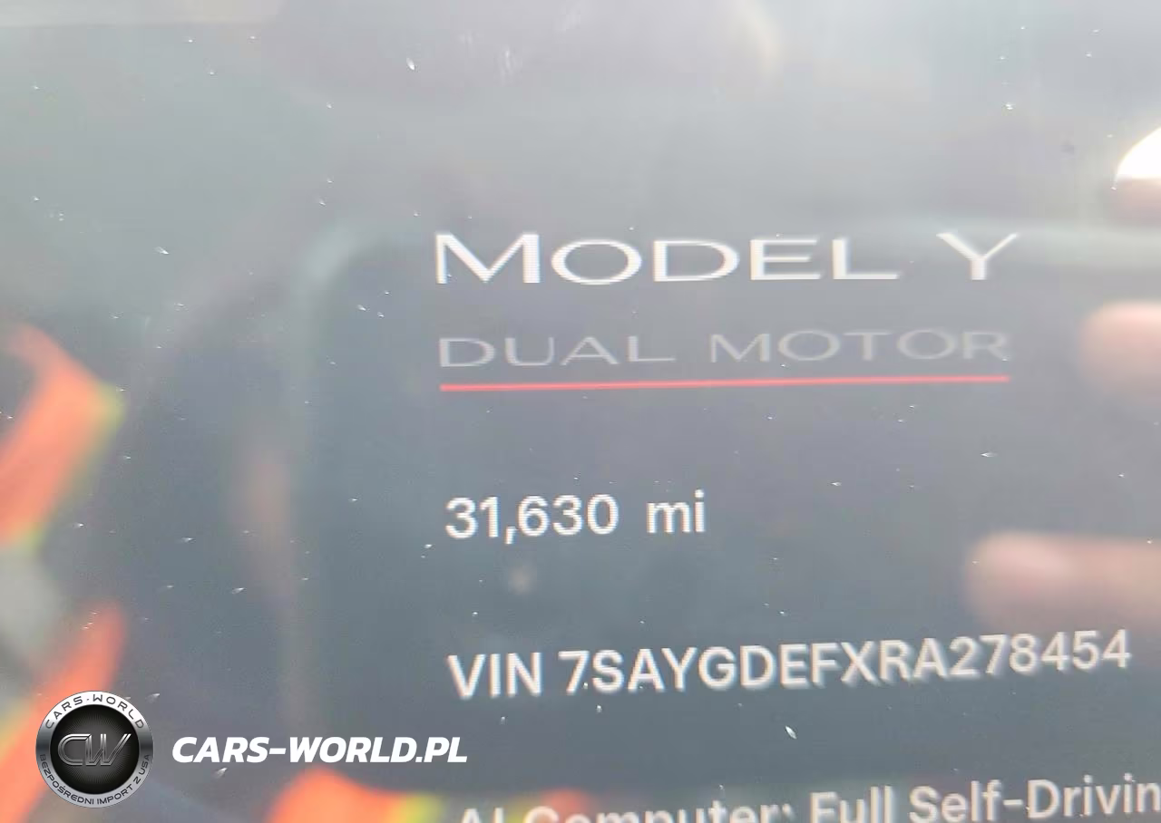 2024 Tesla Model Y VIN:7SAYGDEFXRA278454 - 9