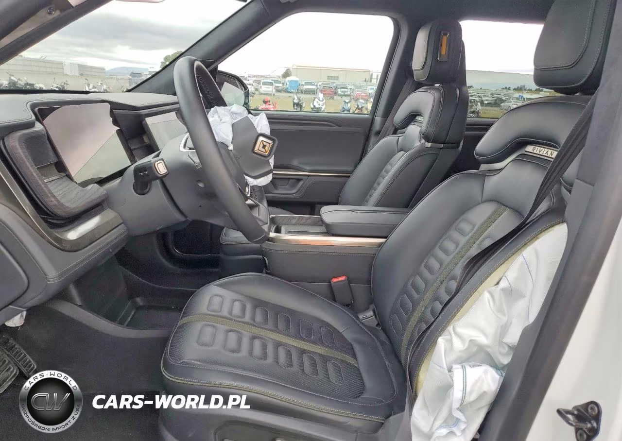 2025 Rivian R1T Adventure VIN:7FCTGBAA5SN035063 - 7