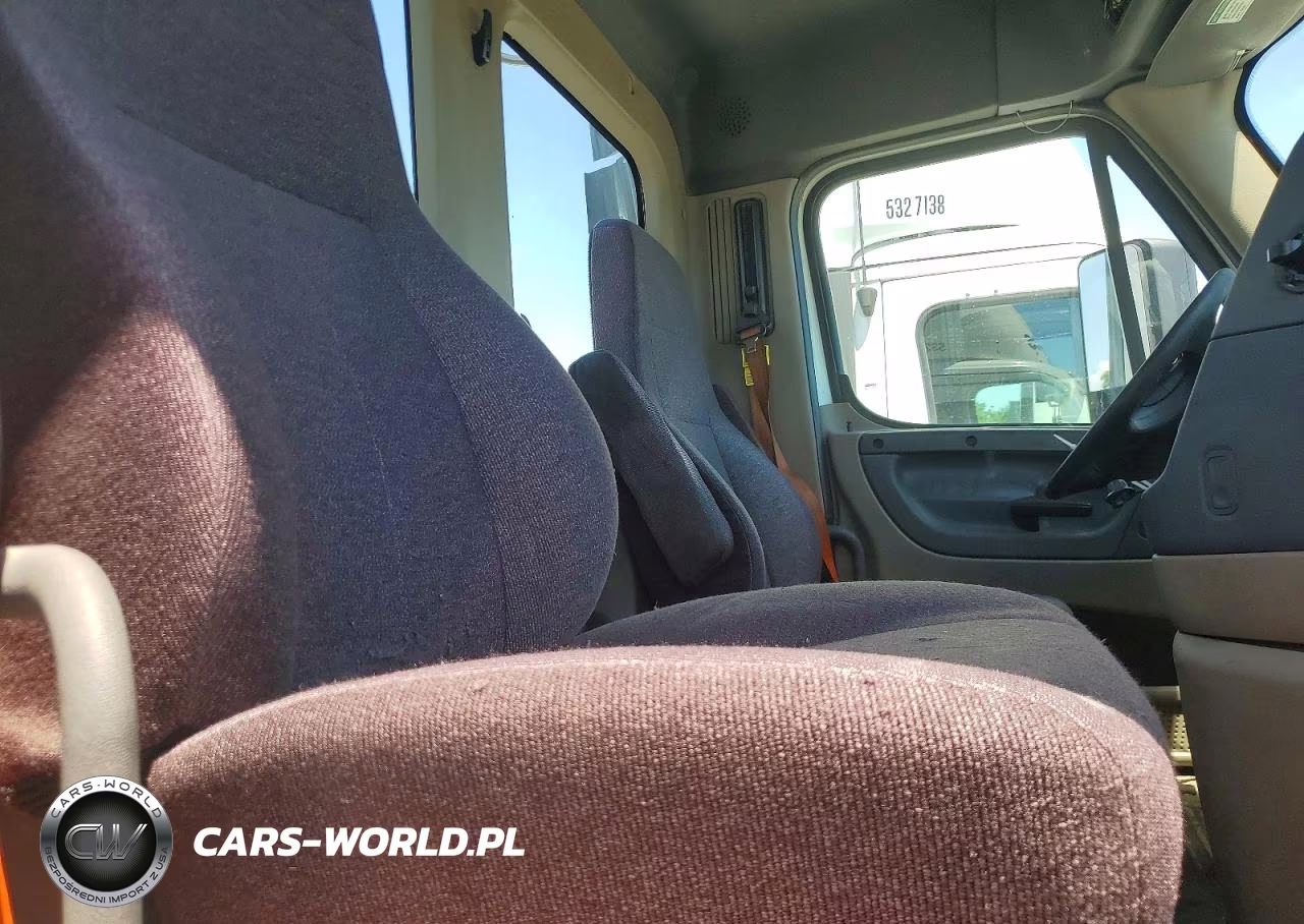 2017 Freightliner Cascadia 1 - Semi Truck VIN:3AKBGADV0HSJD0640 - 6
