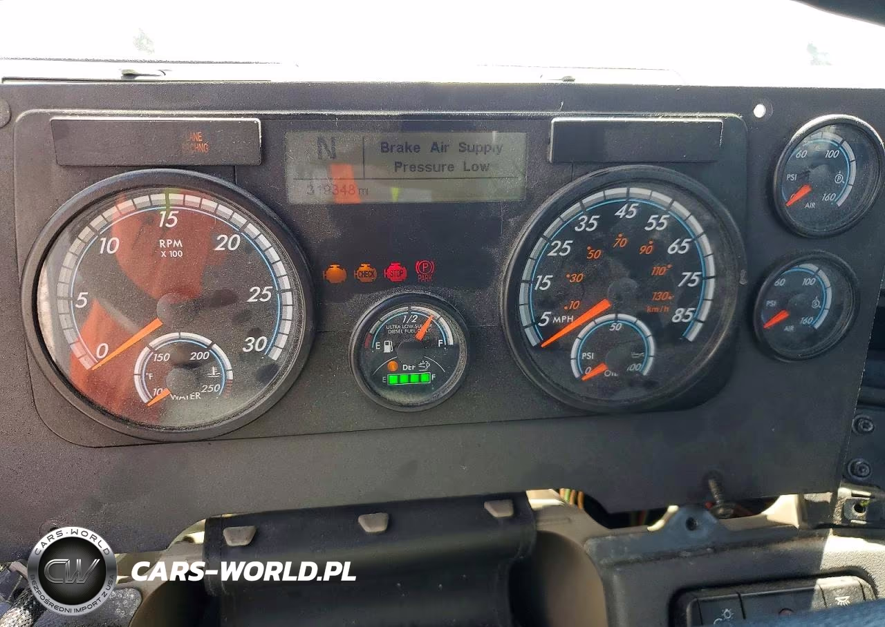 2017 Freightliner Cascadia 1 - Semi Truck VIN:3AKBGADV0HSJD0640 - 8