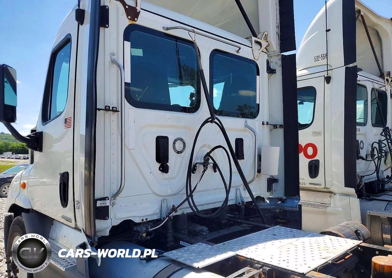 2017 Freightliner Cascadia 1 - Semi Truck VIN:3AKBGADV0HSJD0640 - 9