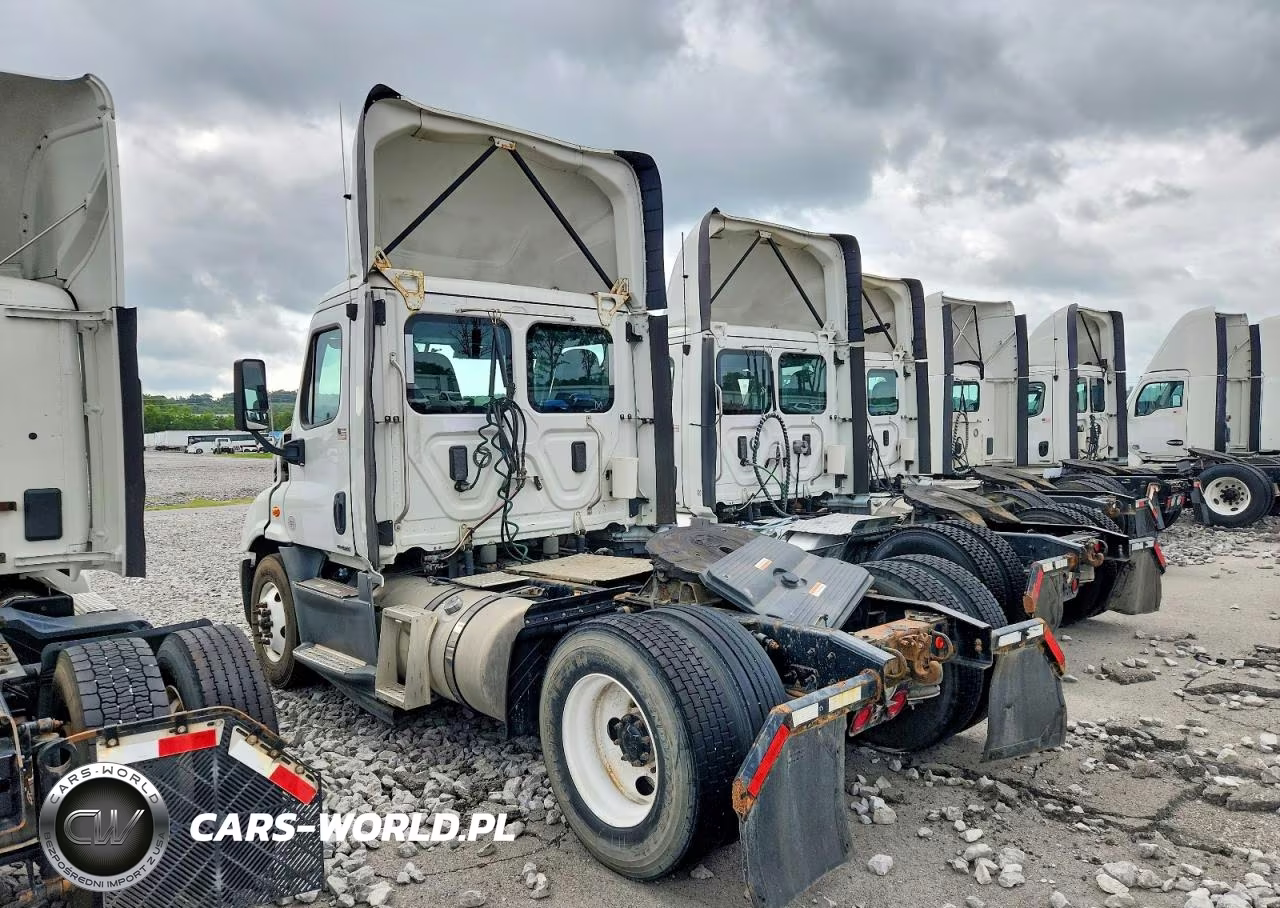 2017 Freightliner Cascadia 1 - Semi Truck VIN:3AKBGADV0HSJD0668 - 3