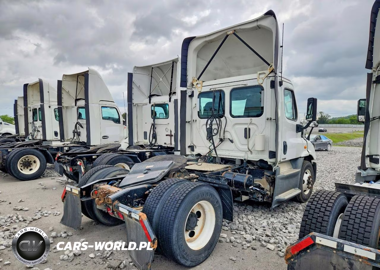 2017 Freightliner Cascadia 1 - Semi Truck VIN:3AKBGADV0HSJD0668 - 4