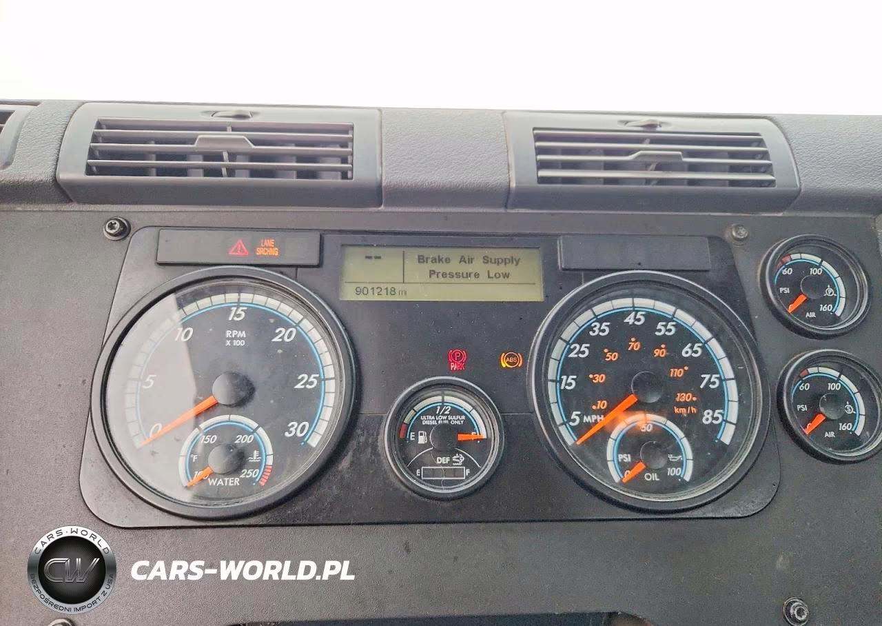 2017 Freightliner Cascadia 1 - Semi Truck VIN:3AKBGADV0HSJD0668 - 8