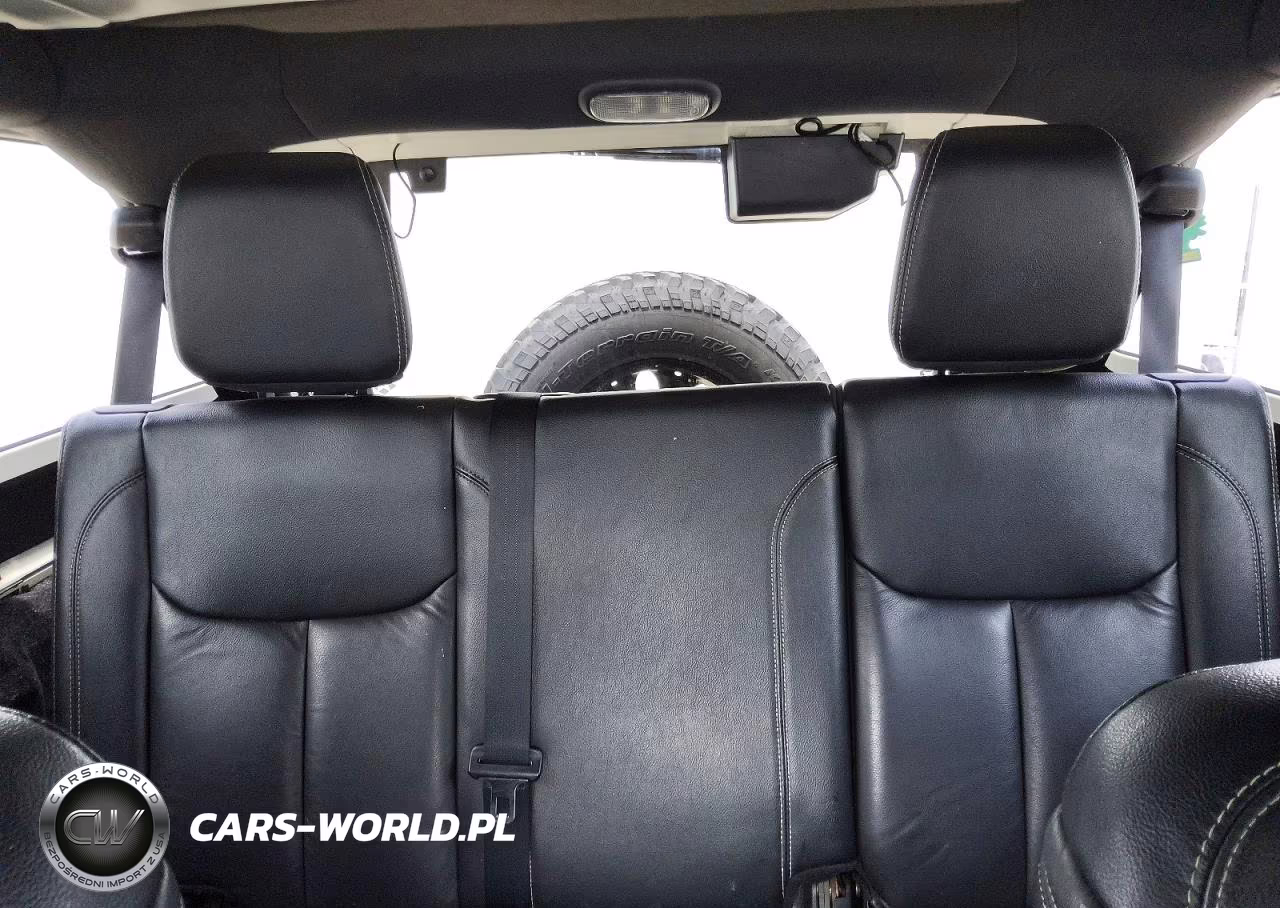 2017 Jeep Wrangler Unlimited Sahara VIN:1C4BJWEG3HL685846 - 10