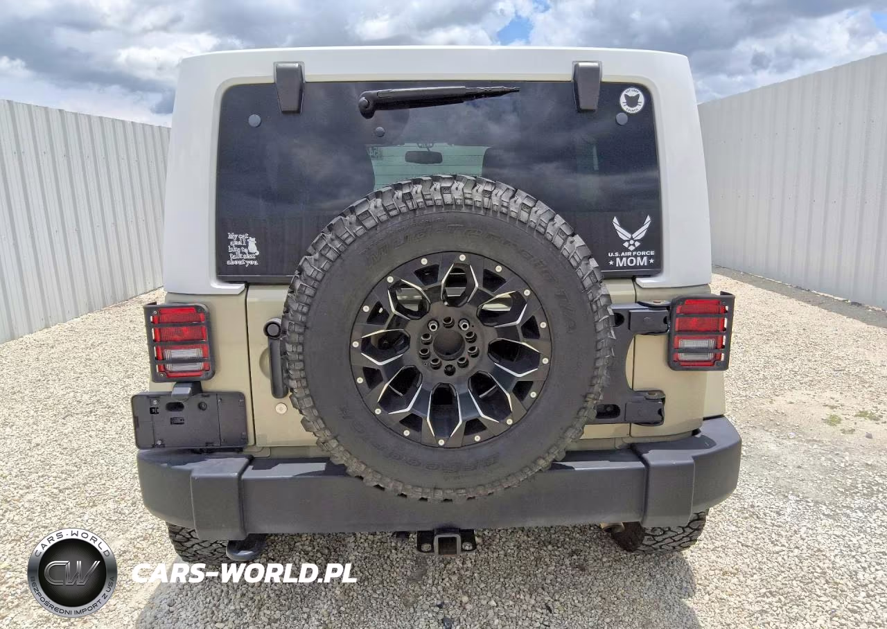 2017 Jeep Wrangler Unlimited Sahara VIN:1C4BJWEG3HL685846 - 6