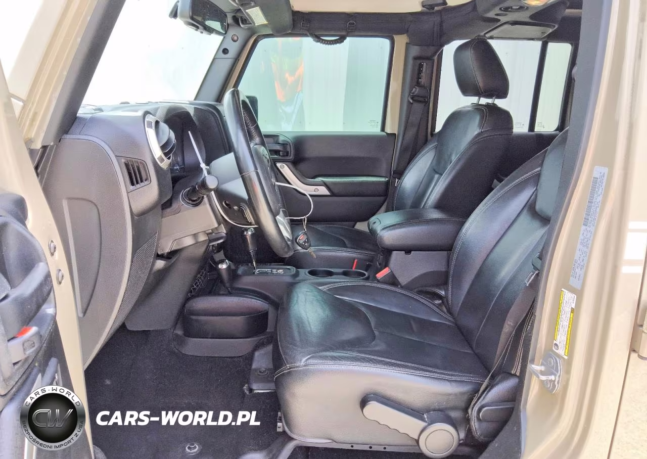 2017 Jeep Wrangler Unlimited Sahara VIN:1C4BJWEG3HL685846 - 7