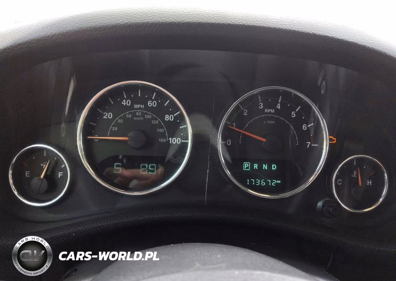 2017 Jeep Wrangler Unlimited Sahara VIN:1C4BJWEG3HL685846 - 9