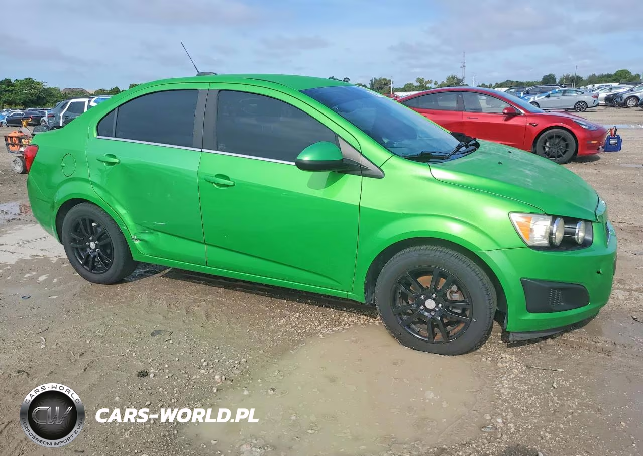 2015 Chevrolet Sonic Lt VIN:1G1JC5SH5F4119653 - 4