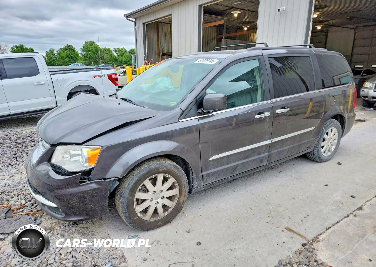 2015 Chrysler Town & Country Touring – zdjęcie 1 z 13