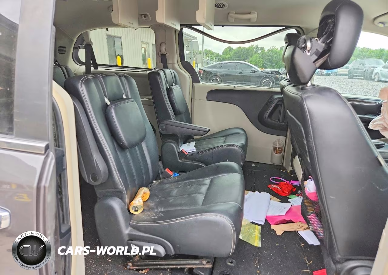 2015 Chrysler Town & Country Touring VIN:2C4RC1BGXFR698548 - 11