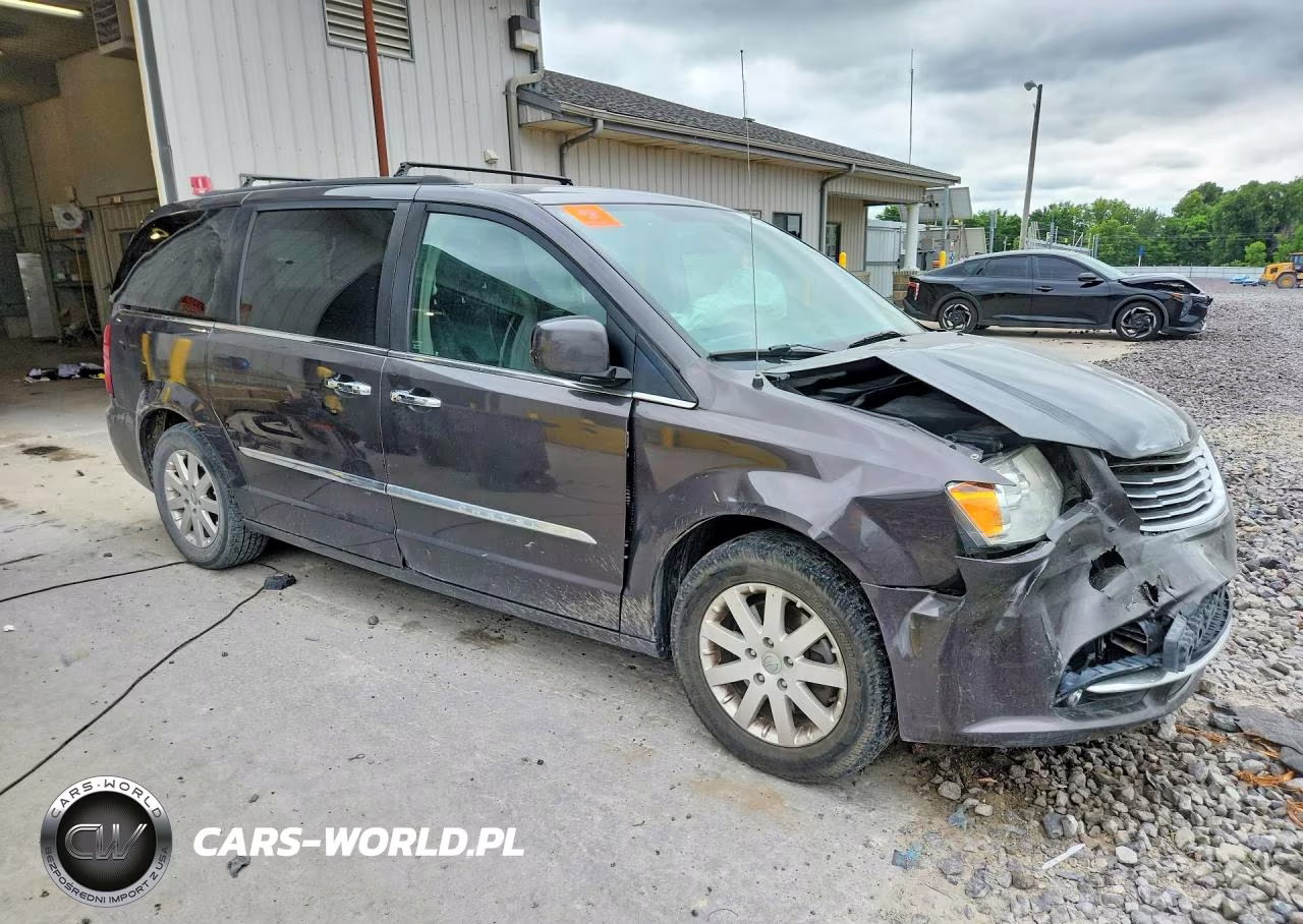 2015 Chrysler Town & Country Touring VIN:2C4RC1BGXFR698548 - 4