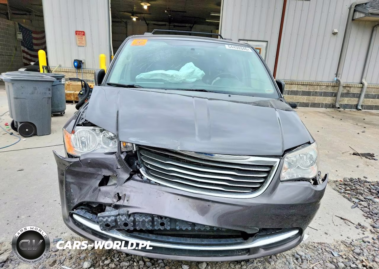 2015 Chrysler Town & Country Touring VIN:2C4RC1BGXFR698548 - 5
