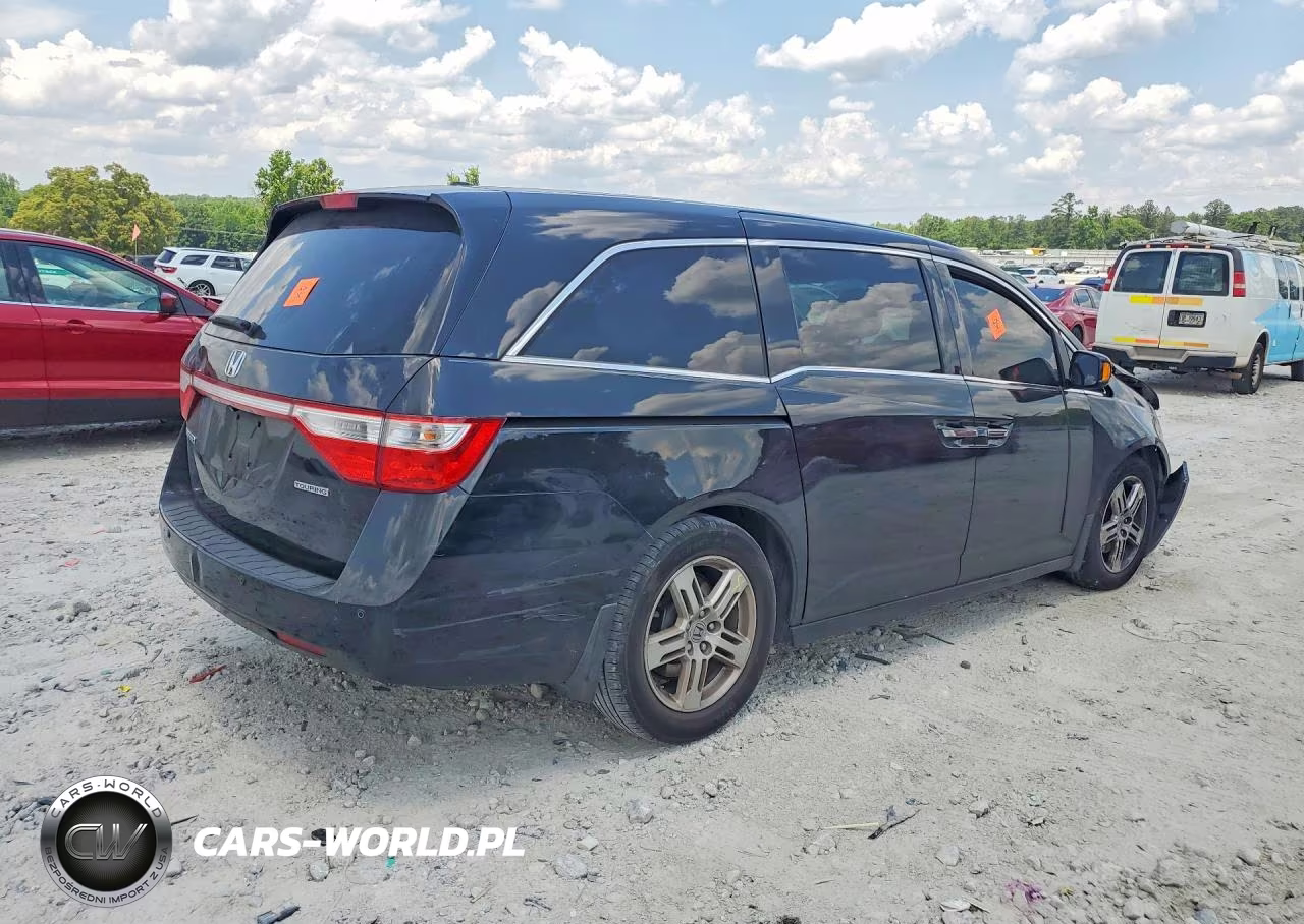 2011 Honda Odyssey Touring VIN:5FNRL5H95BB011210 - 3