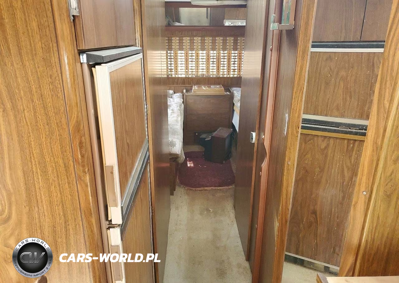1983 Vogue Rv VIN:1GBKP37W3D3300236 - 6