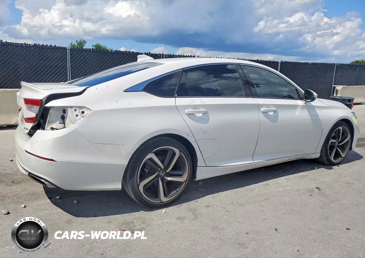 2018 Honda Accord Sport VIN:1HGCV1F3XJA157070 - 3