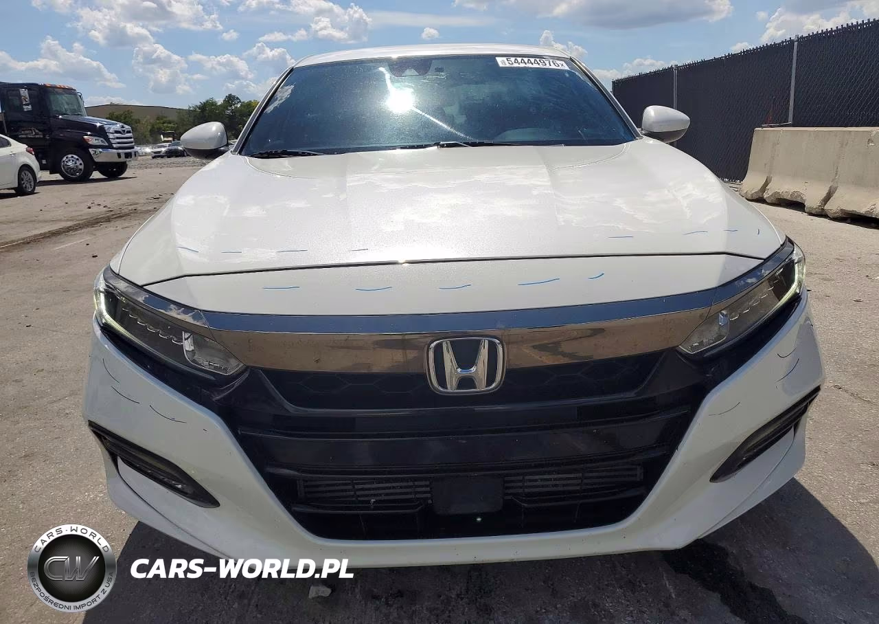 2018 Honda Accord Sport VIN:1HGCV1F3XJA157070 - 5