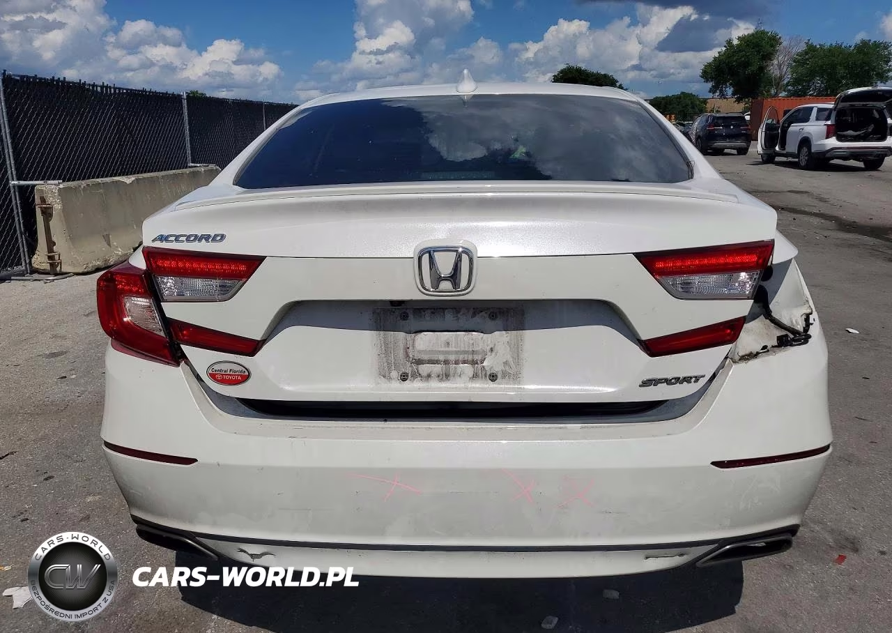 2018 Honda Accord Sport VIN:1HGCV1F3XJA157070 - 6