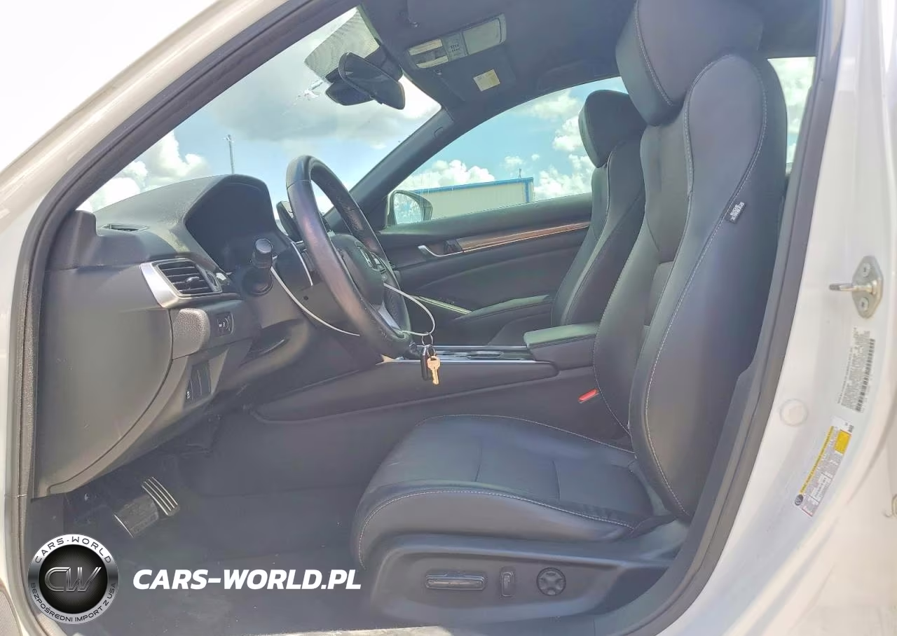 2018 Honda Accord Sport VIN:1HGCV1F3XJA157070 - 7