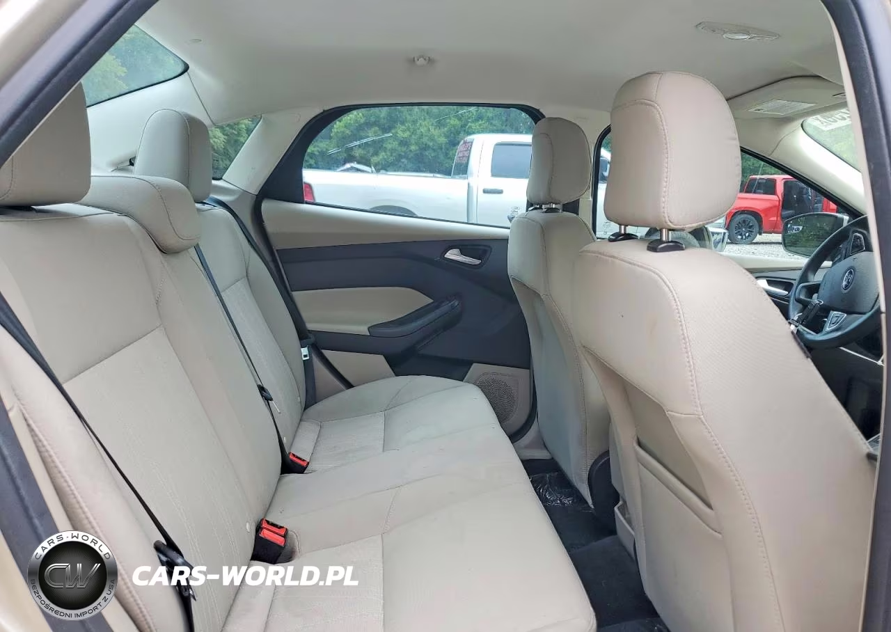 2018 Ford Focus Se VIN:1FADP3F23JL209097 - 10
