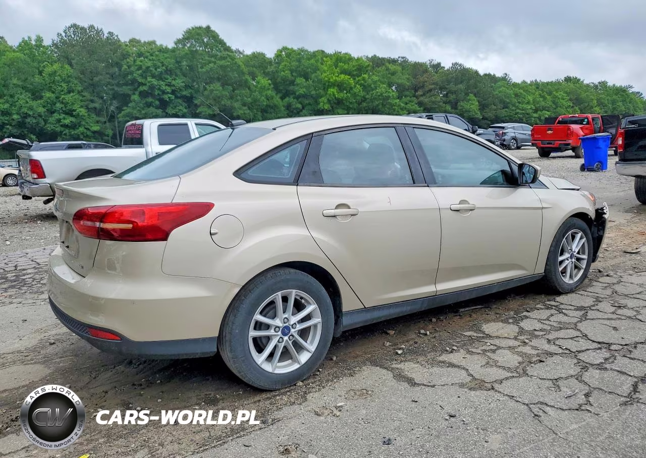 2018 Ford Focus Se VIN:1FADP3F23JL209097 - 3