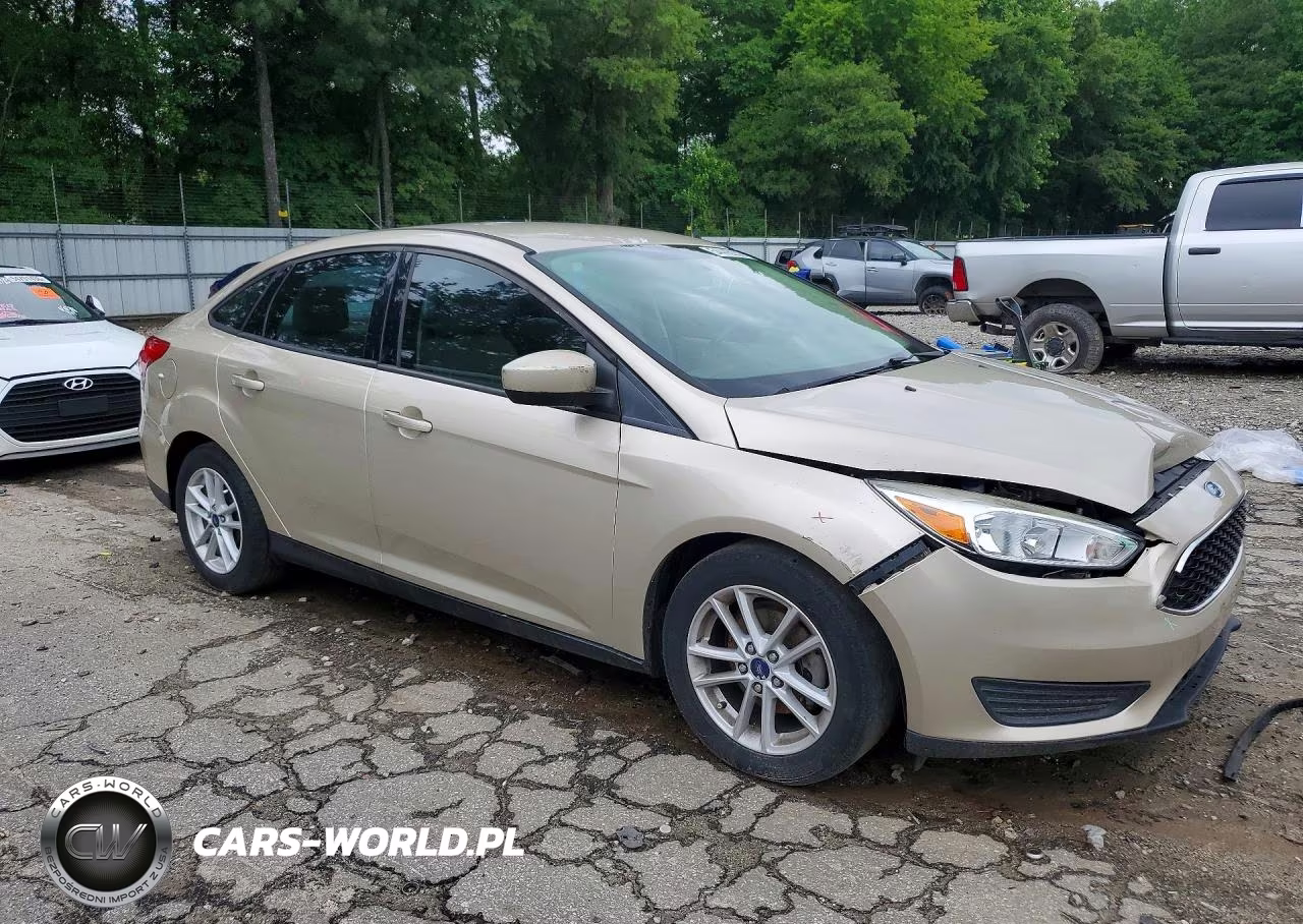 2018 Ford Focus Se VIN:1FADP3F23JL209097 - 4