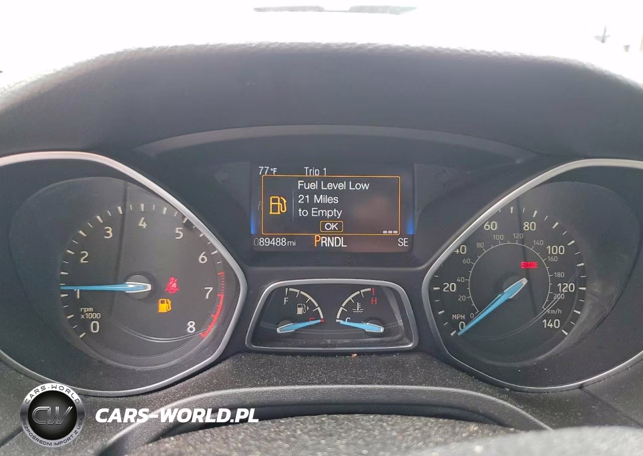 2018 Ford Focus Se VIN:1FADP3F23JL209097 - 9