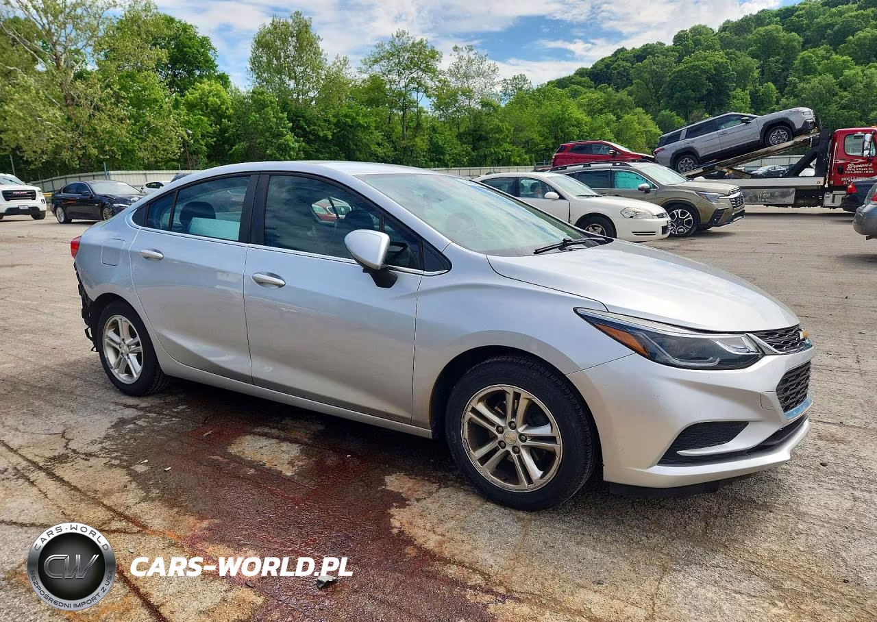 2018 Chevrolet Cruze Lt VIN:1G1BE5SM5J7200929 - 4